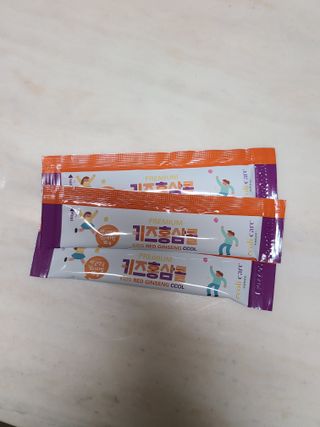 베거스코리아 [콜리케어] 키즈 홍삼콜리 딸기맛 14포 — 5점을 준 리뷰어가 2021년 11월 올린 사용 사진