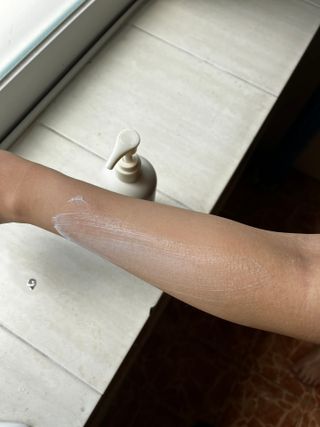 [위켄더스] 끈적임 없이 수분감을 채워주는 핸드& 바디로션 1종 랜덤발송 — 5점을 준 리뷰어가 2022년 5월 올린 사용 사진