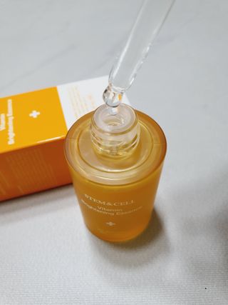체르엠 스템앤셀 비타민 브라이트닝 에센스 30ml 1개 — 5점을 준 리뷰어가 2021년 8월 올린 사용 사진