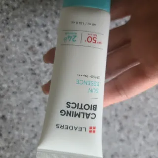 리더스코스메틱 리더스 카밍 바이오틱스 선 에센스 SPF 50+ PA++++ — 5점을 준 리뷰어가 2022년 8월 올린 사용 사진