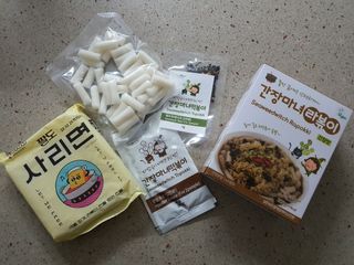 더밥  고추마녀 라볶이 +  나이스미 무설탕 현미후레이크 — 5점을 준 리뷰어가 2021년 10월 올린 사용 사진
