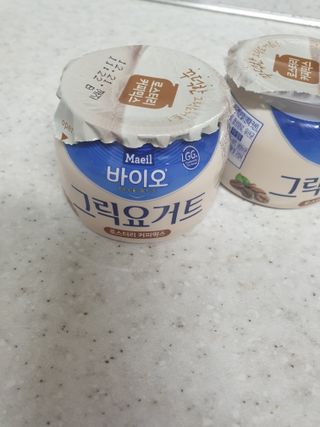매일바이오 그릭요거트 오리지널 플레인 4개, 로스터리 커피믹스 4개 — 5점을 준 리뷰어가 2021년 12월 올린 사용 사진