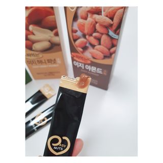 짜먹는 이지견과 짜먹는 이지아몬드, 짜먹는 이지허니피넛, 짜먹는 이지캐슈넛 각 10g X  10포 — 5점을 준 리뷰어가 2021년 2월 올린 사용 사진