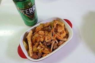 화끈한녀석들 새오똥400g 새우,오징어,똥집 볶음요리 소스,밀떡, 참기름 포함 — 5점을 준 리뷰어가 2022년 12월 올린 사용 사진