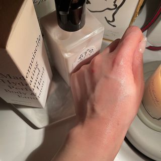 줄라이 모닝 _ JULY MORNING 줄라이모닝 하이드레이팅 퍼퓸드 바디앤핸드 에멀젼 — 5점을 준 리뷰어가 2022년 3월 올린 사용 사진