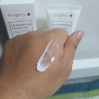 셀프 모이스처라이징 프로텍션 크림 셀프 모이스처라이징 프로텍션크림 — 5점을 준 리뷰어가 2022년 4월 올린 사용 사진