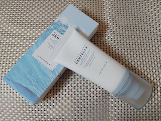 [스킨1004] 마다가스카르 센텔라 히알루-시카 워터핏 선세럼 50ml — 5점을 준 리뷰어가 2024년 5월 올린 사용 사진