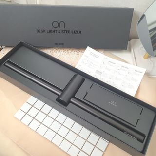 TOMO GRAPHY 나 있을땐 환한 조명 나 없을땐 확실한 살균 ★ DESK LIGHT & STERILIZER [ON] ★ — 5점을 준 리뷰어가 2021년 11월 올린 사용 사진