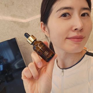 스킨큐어 산다화 비타민c 화이트닝 에센스 30ml — 5점을 준 리뷰어가 2023년 12월 올린 사용 사진
