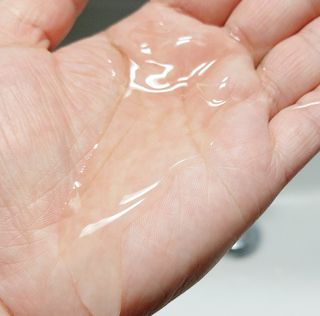 버텍스넘버원 버텍스 넘버원 햄프씨드오일 샴푸 — 5점을 준 리뷰어가 2022년 4월 올린 사용 사진