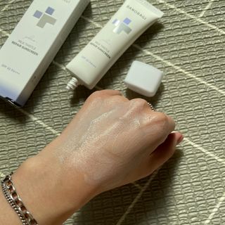 바노바기 코스메틱 바노바기 밀크씨슬 리페어 시카 선스크린 플러스 50ml — 5점을 준 리뷰어가 2023년 2월 올린 사용 사진