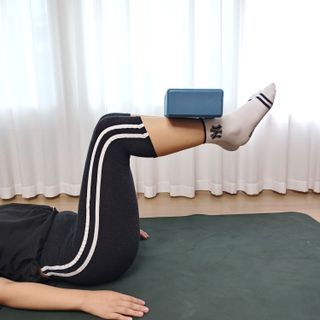 [트라택] 홈 필라테스 SET [미니짐볼+웨이트볼(0.5kg&1kg+요가블럭] — 5점을 준 리뷰어가 2022년 7월 올린 사용 사진