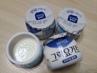 매일바이오 그릭요거트 오리지널 플레인 4개, 로스터리 커피믹스 4개 — 4점을 준 리뷰어가 2021년 12월 올린 사용 사진