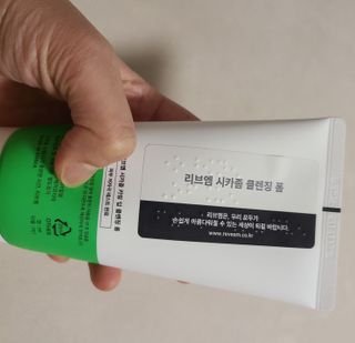 나우 [리브엠] 화해 1등 각질 클렌저! 시카좀 카밍 딥 클렌징 폼 — 5점을 준 리뷰어가 2025년 2월 올린 사용 사진