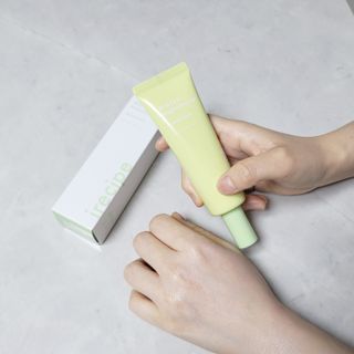 아이레시피 마일드시카 브라이트닝 업 선스크린 SPF50+ PA++++ — 5점을 준 리뷰어가 2023년 6월 올린 사용 사진