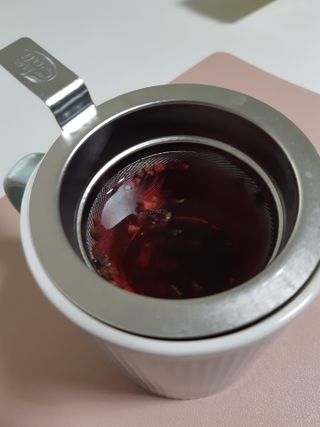 마시다 매혹적인 붉은 빛이 입안 가득히, 비트루트차 — 4점을 준 리뷰어가 2021년 3월 올린 사용 사진