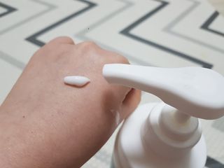 [메디팜] 히알루론산 딥 모이스처 바디로션 — 5점을 준 리뷰어가 2021년 12월 올린 사용 사진