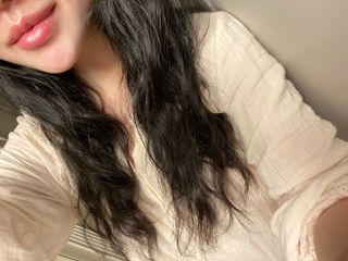 틱톡 [후르디아] 튼입술해결템 올리브영 블루베리 하이드레이팅 허니 립밤 — 5점을 준 리뷰어가 2023년 12월 올린 사용 사진