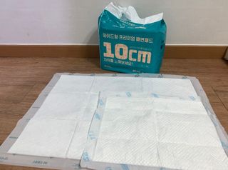 아베크 펫 와이드 프리미엄 대형 애견 강아지 배변 패드 30매 1팩 80g — 4.5점을 준 리뷰어가 2021년 7월 올린 사용 사진