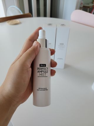 리생 [Re생] 퍼팩트 앰플 이중 기능성 미스트 100ml  피부미백 주름개선 = 총 2개 200ml 증정 — 5점을 준 리뷰어가 2021년 10월 올린 사용 사진
