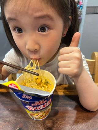 NISSIN 닛신 컵누들  4종 - 씨푸드오리지날, 씨푸드 스파이시, 씨푸드 커리, 씨푸드 XO소스 — 4.5점을 준 리뷰어가 2022년 4월 올린 사용 사진