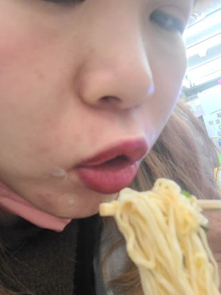 NISSIN 닛신 컵누들  4종 - 씨푸드오리지날, 씨푸드 스파이시, 씨푸드 커리, 씨푸드 XO소스 — 5점을 준 리뷰어가 2022년 3월 올린 사용 사진