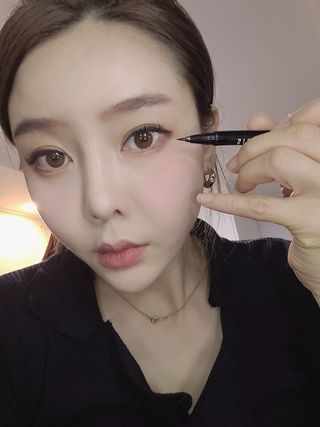 씨스터앤 퍼펙트 엣지 브러쉬 펜 라이너 2종 택 1 — 5점을 준 리뷰어가 2022년 1월 올린 사용 사진