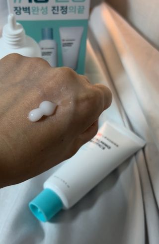 리더스코스메틱 리더스 카밍 바이오틱스 #1등 진정 기획세트 [에센스 워터150ml + 크림 마스크80ml] — 5점을 준 리뷰어가 2022년 9월 올린 사용 사진