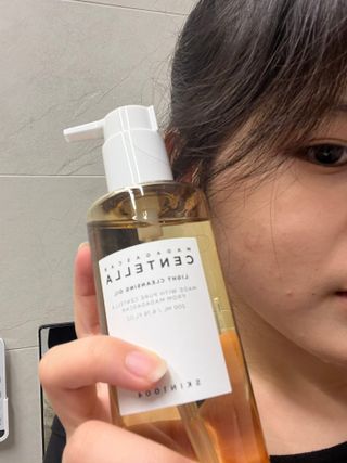 스킨1004 [SKIN1004] 마다가스카르 센텔라 라이트 클렌징 오일 200ml — 3.5점을 준 리뷰어가 2024년 8월 올린 사용 사진