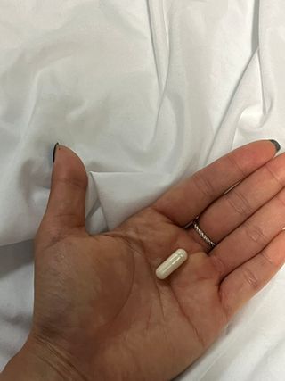 [지셀라] 프로바이오틱스 100억 유산균 보장 (1개월분 / 350mg X 30캡슐) — 2.5점을 준 리뷰어가 2023년 6월 올린 사용 사진