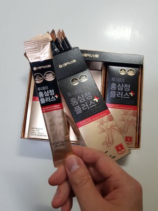 서울약사신협_투데이홍삼정플러스스틱_10g x 30포 — 5점을 준 리뷰어가 2021년 7월 올린 사용 사진