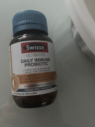 Swisse 스위스 데일리 이뮨 프로바이오틱스 10억, 30정 — 4.5점을 준 리뷰어가 2021년 3월 올린 사용 사진