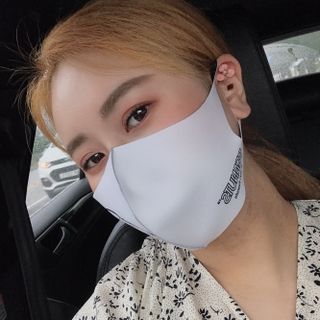 JHWORLD 스누피 마스크 정품 스누피 에어로실버 국산 빨아쓰는 3D 패션마스크 1매입 — 5점을 준 리뷰어가 2021년 9월 올린 사용 사진