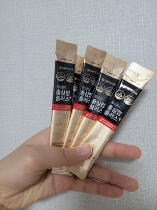 서울약사신협_투데이홍삼정플러스스틱_10g x 30포 — 5점을 준 리뷰어가 2021년 5월 올린 사용 사진