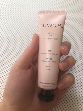 러브모아 향수 고체향수 승무원 고체향수 바르는 향수 니치향수 도손 우드세이지 앤 씨솔트 — 4.5점을 준 리뷰어가 2022년 10월 올린 사용 사진