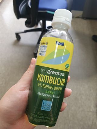 더그레잇티 콤부차 [매일유업] 더그레잇티 44kcal 콤부차 300ml *12개입 (오리지널 6개+베리리치 6개) — 5점을 준 리뷰어가 2023년 8월 올린 사용 사진