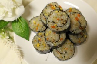 해풀잎 누구나 김밥*1ea [(혼합야채 35g *1ea,  김밥김 (5g, 5ea),  양념간장 (6g, 5ea), 참기름(5g, 2ea)] — 5점을 준 리뷰어가 2022년 7월 올린 사용 사진
