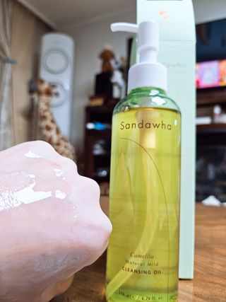 스킨큐어 산다화 순한 클렌징 동백 오일 200ml — 5점을 준 리뷰어가 2023년 12월 올린 사용 사진