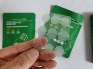 마이디플러스 트러블 릴리프 케어 마이크로 패치 1박스 2매 — 4점을 준 리뷰어가 2021년 11월 올린 사용 사진