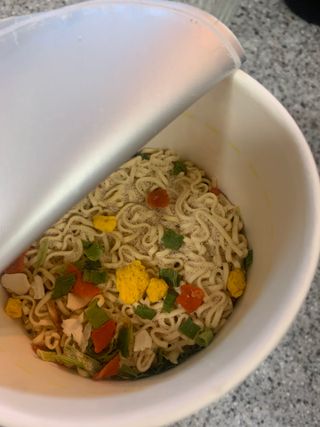 NISSIN 닛신 컵누들  4종 - 씨푸드오리지날, 씨푸드 스파이시, 씨푸드 커리, 씨푸드 XO소스 — 3점을 준 리뷰어가 2023년 1월 올린 사용 사진