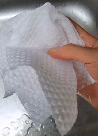 부직포나라 중금속유해물질ZERO 뜯어쓰는 주방 일회용수세미 60매 2매 — 5점을 준 리뷰어가 2022년 11월 올린 사용 사진
