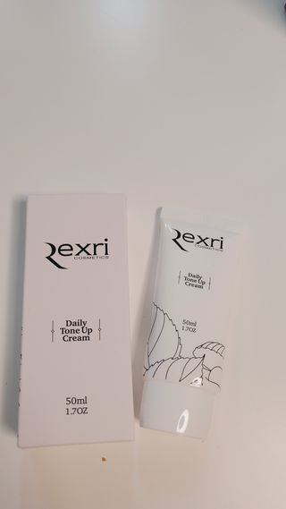 렉스리 데일리 톤업 크림 Rexri Daily Tone Up Cream — 5점을 준 리뷰어가 2022년 10월 올린 사용 사진