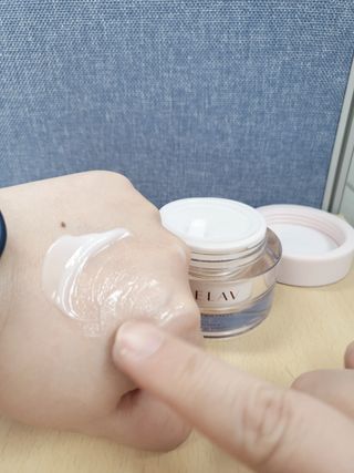 프리마인 바르기만 하면 철벽 스킨케어+24시간 마스크팩 효과. 셀라브 리제너레이팅 시스템 부스터+크림 세트 — 5점을 준 리뷰어가 2023년 5월 올린 사용 사진