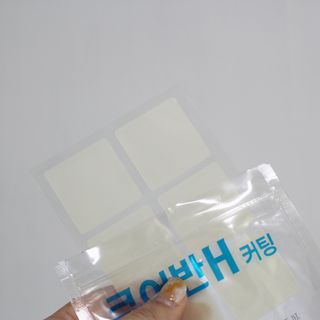 [큐어반H 커팅] 간편하게 떼서 쓰는 자외선차단 습윤밴드 (1팩/30매입) — 5점을 준 리뷰어가 2022년 11월 올린 사용 사진