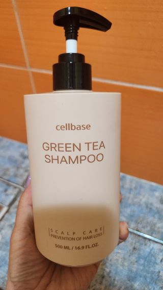 프리마인 더이상 뻣뻣하고 효과없는 탈모샴푸는 NO. 근본부터 케어하는 셀베이스 그린티샴푸(500ml) — 4.5점을 준 리뷰어가 2023년 2월 올린 사용 사진