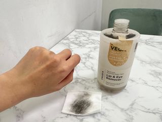 [후르디아] 눈시림없는 올영 립앤아이 리무버 — 4점을 준 리뷰어가 2024년 1월 올린 사용 사진