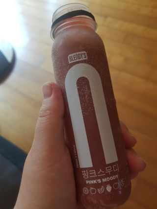 BLENDY'S 핑크 스무디+블론디 스무디 — 5점을 준 리뷰어가 2021년 9월 올린 사용 사진