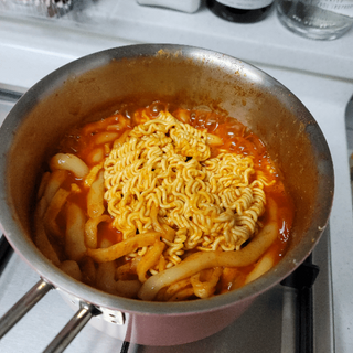 [푸딩팩토리] 요즘누들떡볶이540g + 매콤누들떡볶이 470g — 5점을 준 리뷰어가 2022년 9월 올린 사용 사진