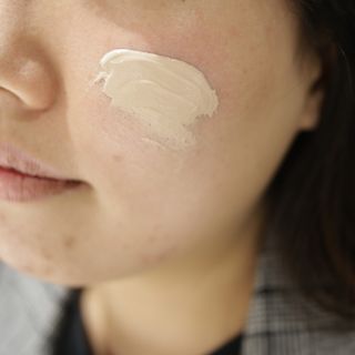 아이앤립 / EYENLIP 아이앤립 루센트 비비크림 2 Color — 5점을 준 리뷰어가 2021년 5월 올린 사용 사진