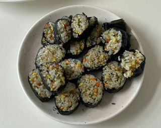 해풀잎 누구나 김밥*1ea [(혼합야채 35g *1ea,  김밥김 (5g, 5ea),  양념간장 (6g, 5ea), 참기름(5g, 2ea)] — 4점을 준 리뷰어가 2022년 7월 올린 사용 사진